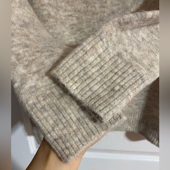 Aritzia Wilfred Wool Blend Beige Turtleneck Long Sleeve Warm Sweater Size Medium - Picture 3 of 7